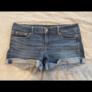 American Eagle Medium Wash Denim Shorts Size 14